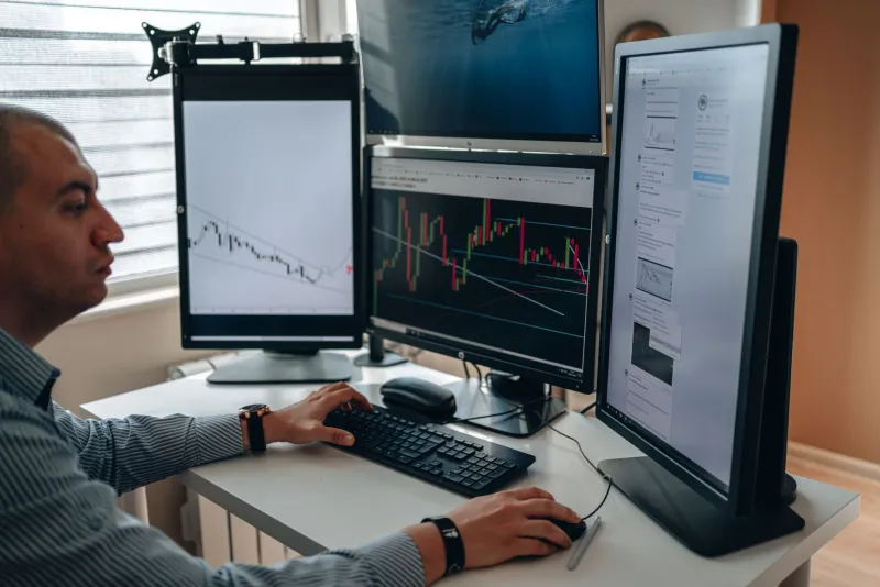 Razor's Edge: Why Low-Margin Decentralized Betting Attracts Predators — And What That Means for Your Wallet