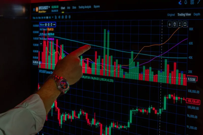 Riding the Crash: How Smart Bettors Turn Crypto Meltdowns Into On-Chain Opportunities